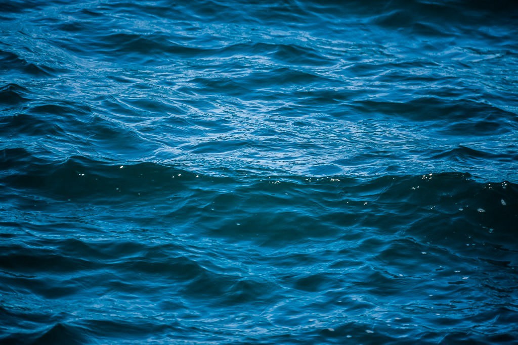 mar Cantábrico azul marino