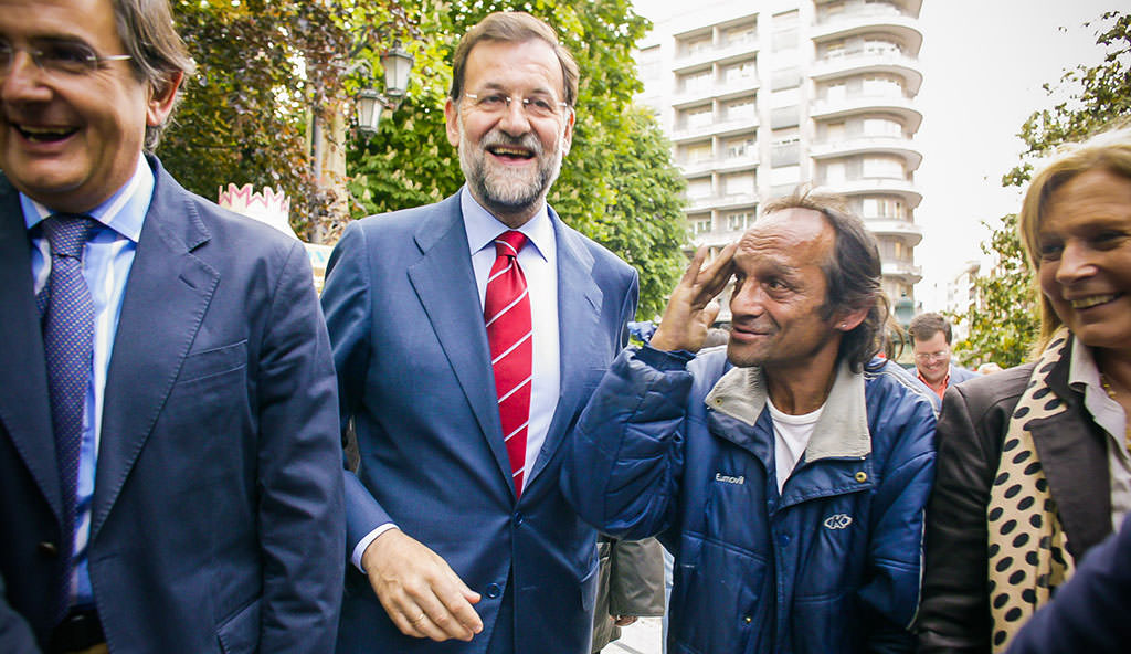 Manolín el Gitano  saluda a Mariano Rajoy en Oviedo