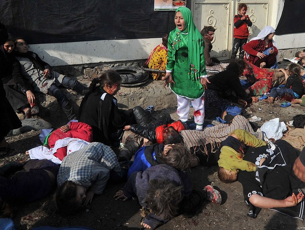 niña grita entre muertos en un atentado en Irán premio Pulitzer 2012
